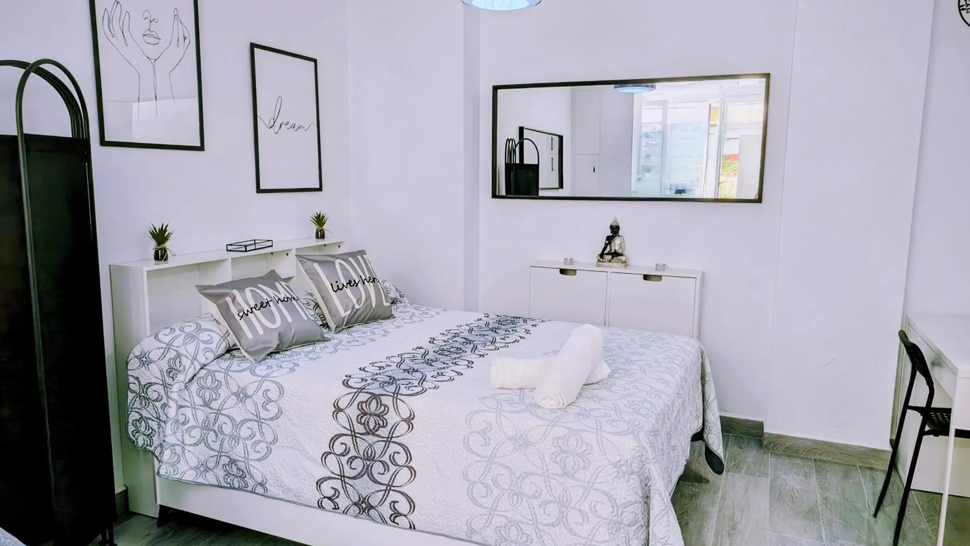 Ferienwohnung El Faro Centro De Malaga Con Parking 445 Max Apartment
